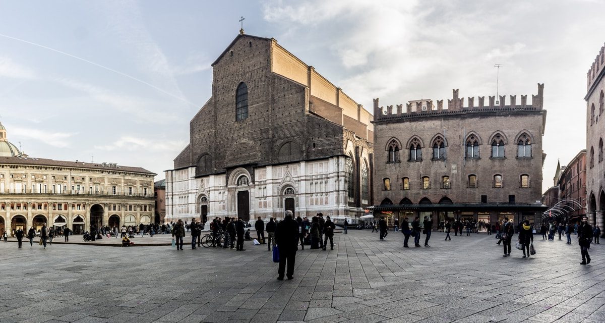 Visita in Piazza Maggiore a Bologna – Pragatto Hills – B&B a Bologna di lusso